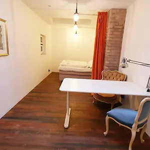 Helles Im Loft , City Airport Mannheim Deutschland