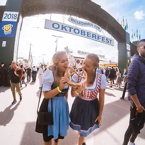 Oktoberfest On A Budget , München Deutschland